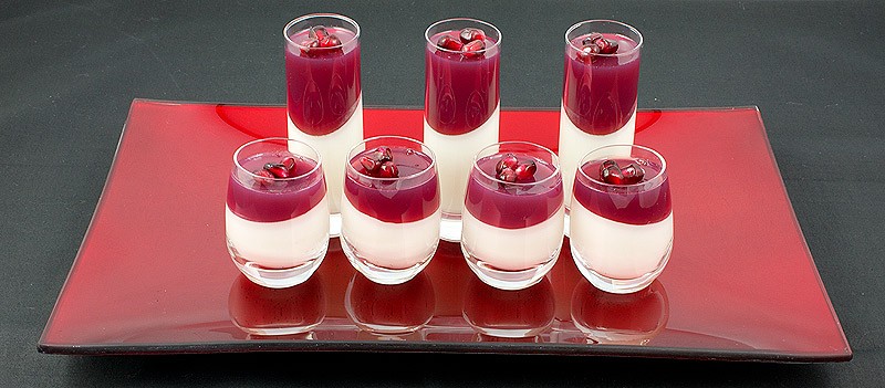 طرز تهیه دسر شیرنارگیلی با انار 