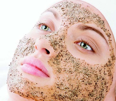 اسکراب چگونه باعث جوان سازی پوست میشود؟