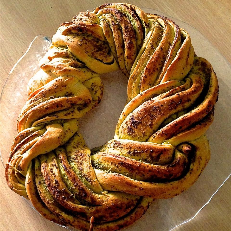طرز تهیه و پخت نان پیچی خرمایی