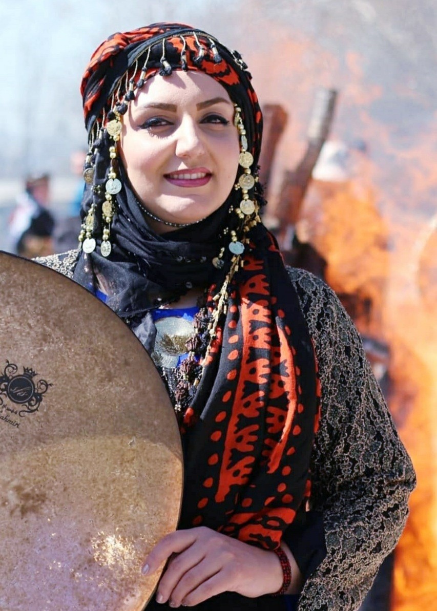 دنیا شهیدی هنرمند دف نواز کورد