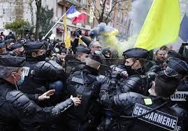 France in the fire of protestors' anger