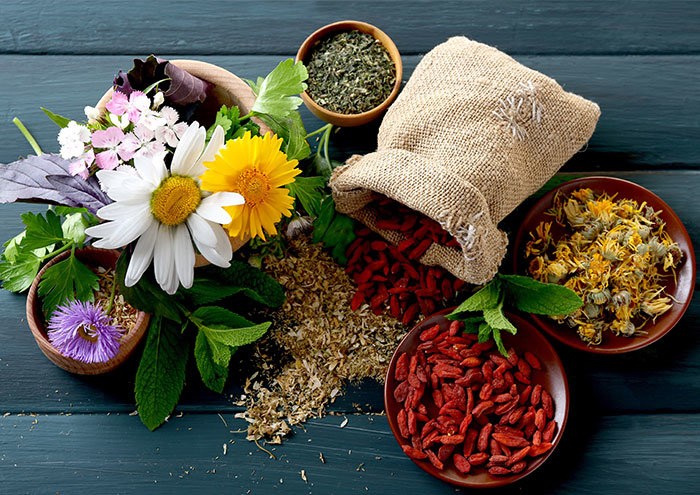 در آشپزی از چه گیاهان و ادویه هایی استفاده میشود