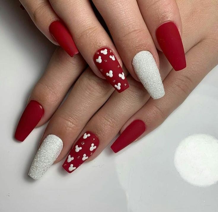 ایده طراحی ناخن دخترانه با رنگ قرمز