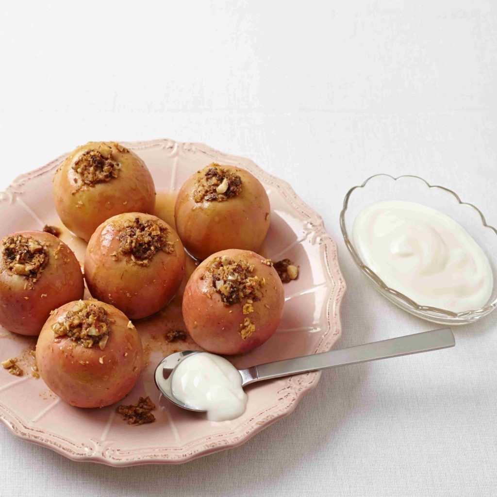 طرز تهیه دسر سیب و خرما