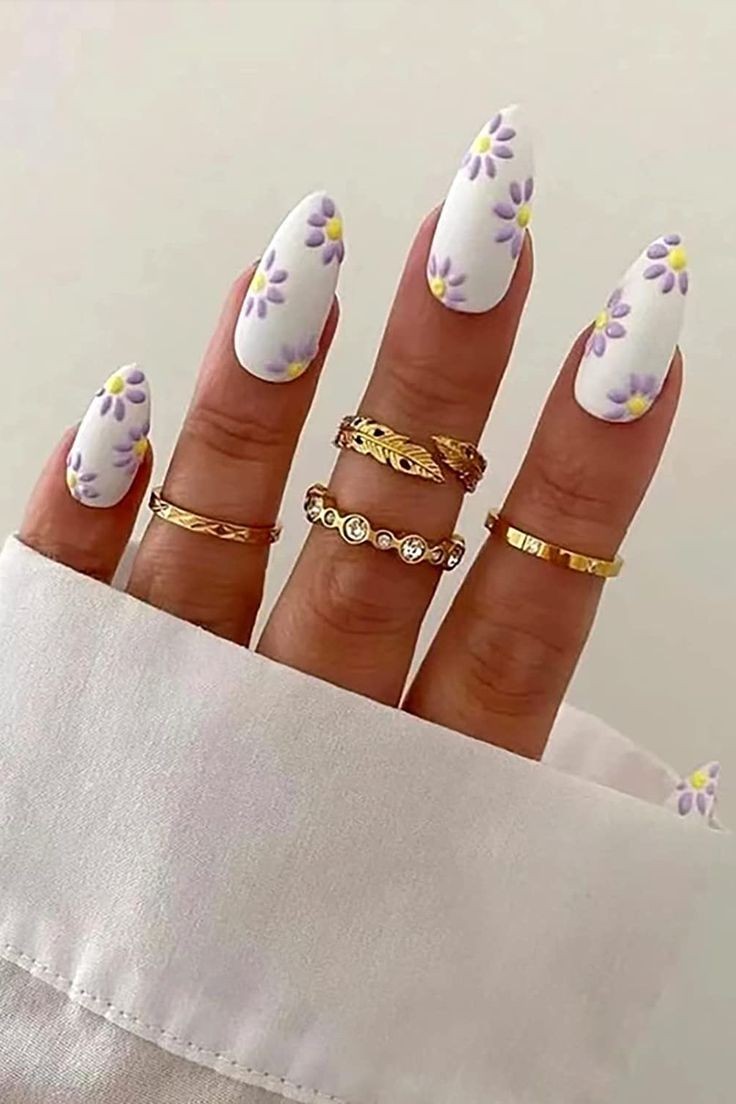 ایده طراحی ناخن با رنگ سفید