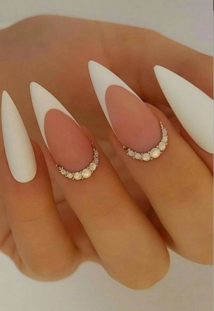 ایده طراحی ناخن با رنگ سفید