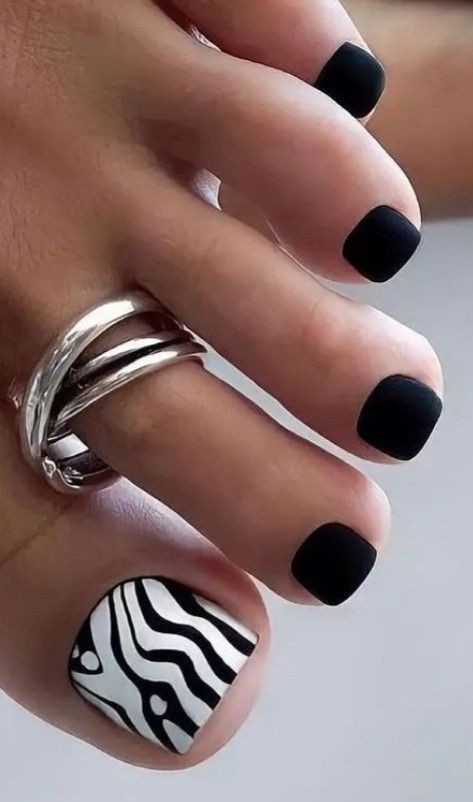 ایده طراحی ناخن پا تابستانه