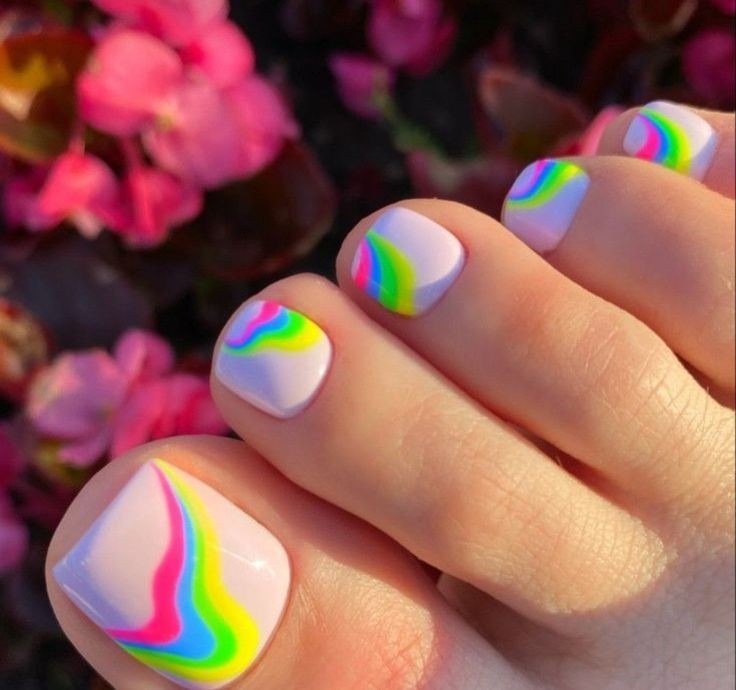 ایده طراحی ناخن پا تابستانه 