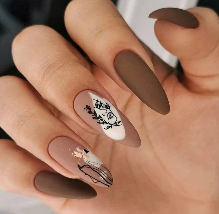 ایده طراحی ناخن پاییزی با رنگ کرم شکلاتی