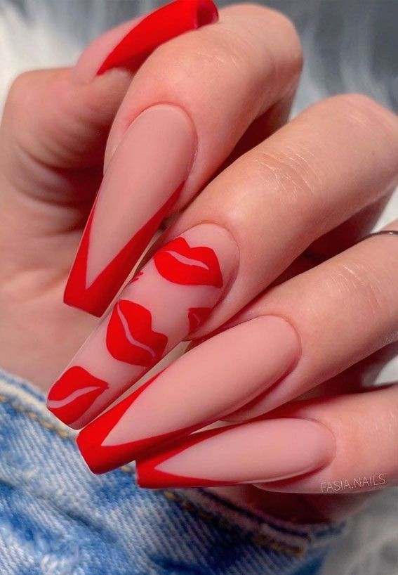 ایده طراحی ناخن با لاک قرمز