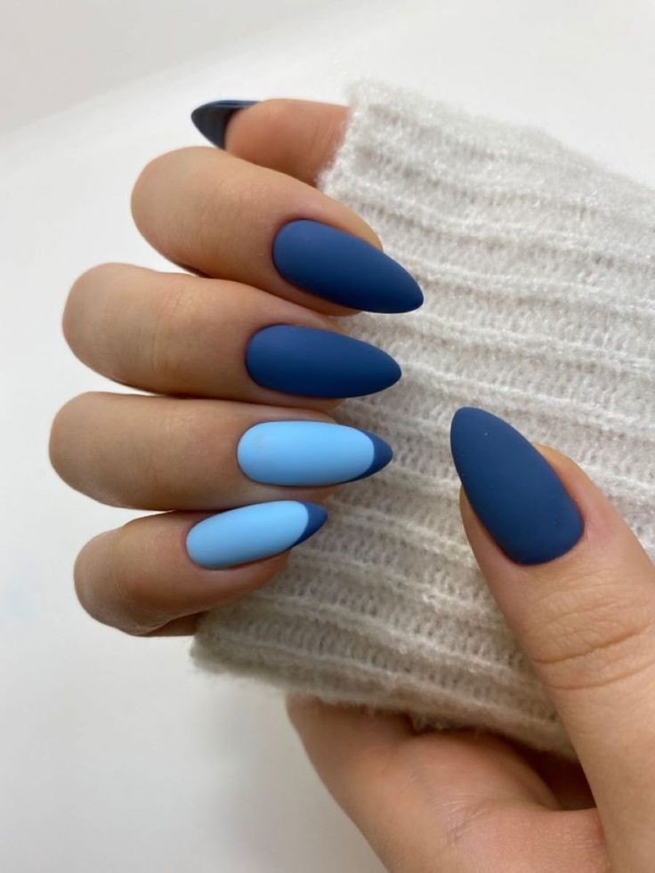 ایده طراحی ناخن آبی پر رنگ 