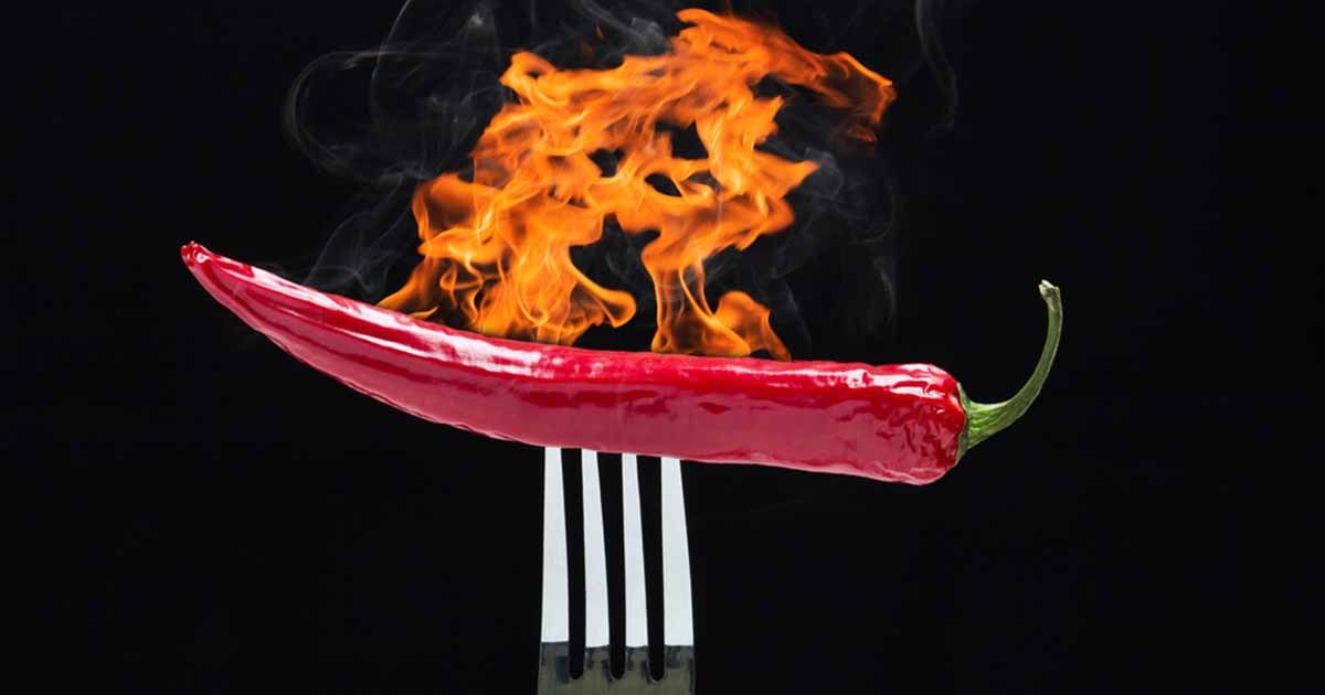 با خوردن غذاهای تند چه اتفاقی برای بدن شما می افتد ؟