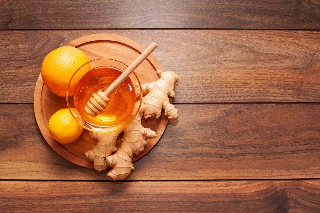 شربت خانگی عسل و زنجبیل برای سرماخوردگی