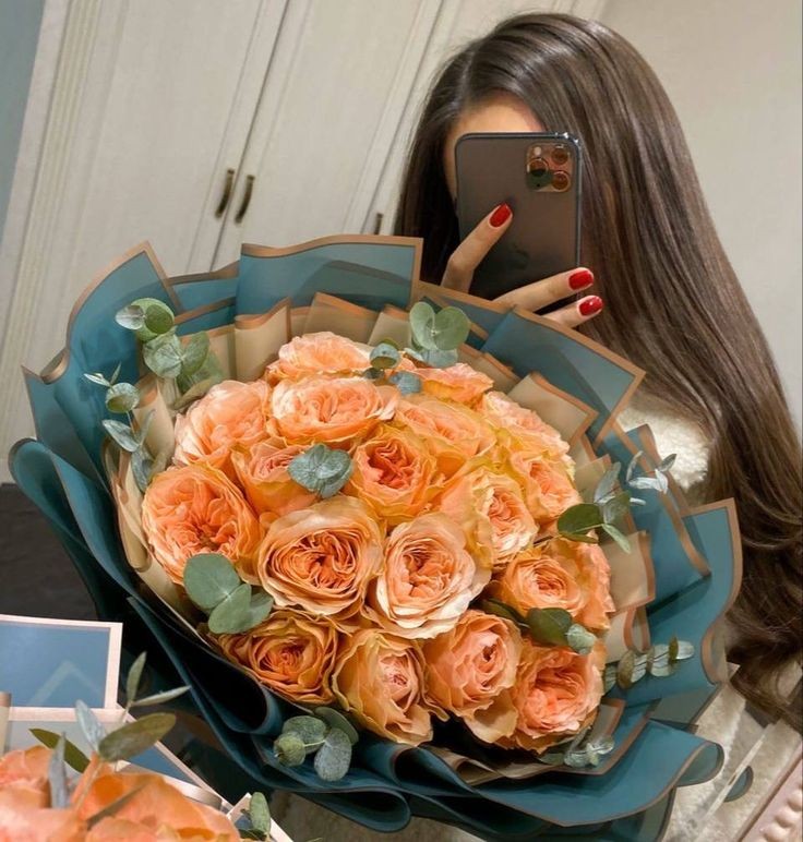 مجموعه عکس های دختر با دسته گل برای پروفایل- بدون چهره