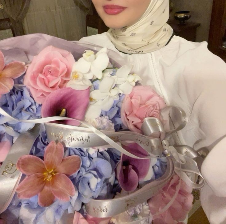 مجموعه عکس های دختر با دسته گل برای پروفایل- بدون چهره