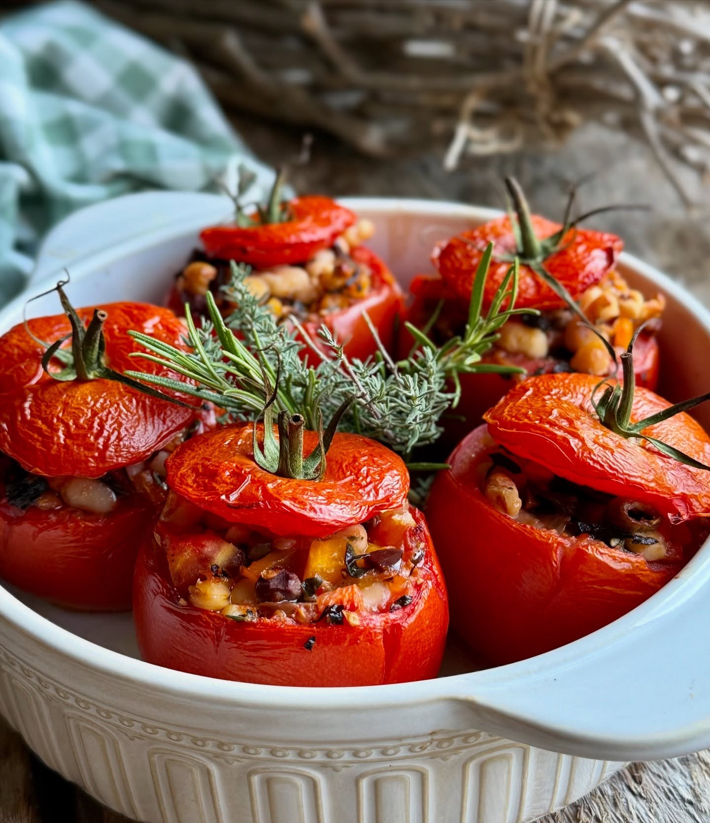 طرز تهیه گوجه‌های شکم‌پر 