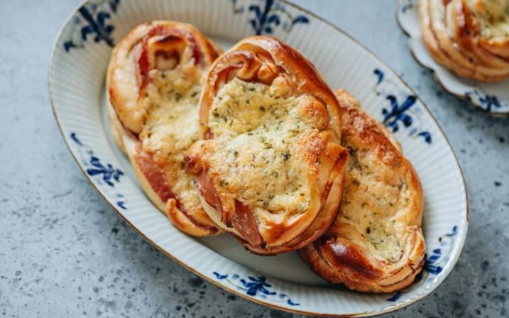 نان ژامبون و پنیر (نان شیری آسان)