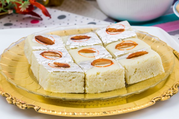 طرز تهیه و دستور پخت بورفی نارگیلی
