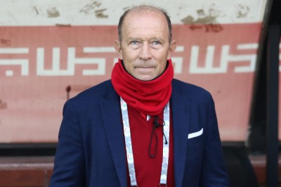 نیمکت پرسپولیس روی هوا