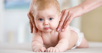 با نوزاد خود این گونه بازی کنید