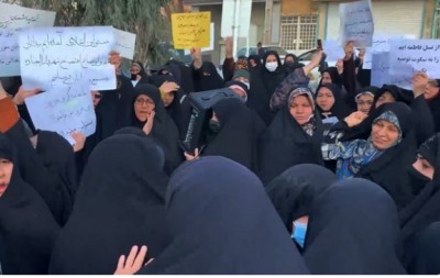 تجمع اعتراضی بانوان و خانواده های شهدا مقابل مجلس
