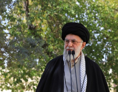 رهبر معظم انقلاب: مسئولین موضوع مسمومیت دانش‌آموزان را با جدیت دنبال کنند/ اگر مسمومیت دانش‌آموزان اثبات شود، باید عوامل این جنایت به اشد م