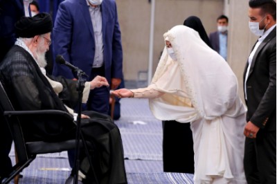 قرائت خطبه عقد خواهر شهید مدافع حرم مجید قربانخانی توسط رهبر انقلاب