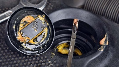 علت سفید شدن درب روغن موتور پراید