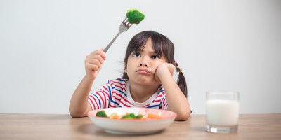 چگونه به یک کودک بد غذا کمک کنیم؟