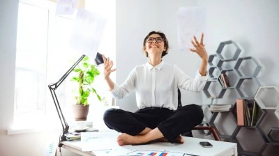 چگونه سلامت روان بر عملکرد کاری تأثیر می‌گذارد؟