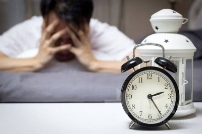 چرا با وجود خواب کافی، باز هم احساس خستگی می‌کنیم؟