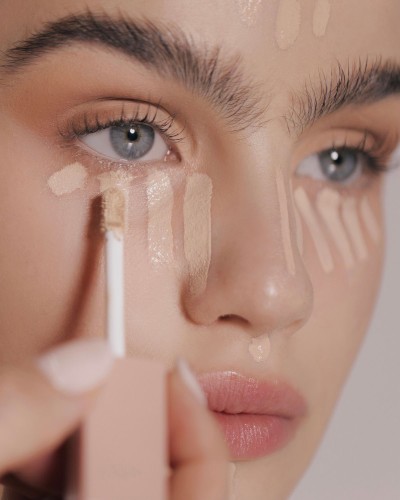 راهنمای انتخاب کانسیلر برای تیرگی و گودی زیر چشم